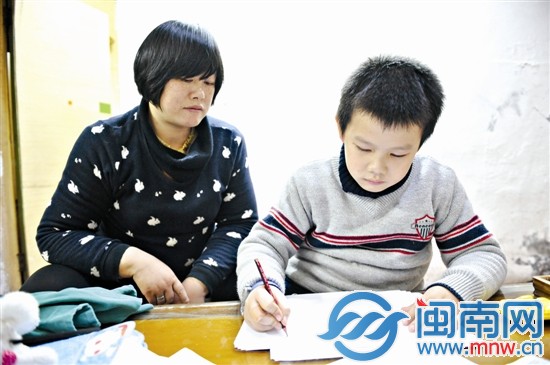 小澤煒干什么都坐不住，除了畫(huà)畫(huà)